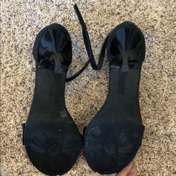 Black ankle strap heels - Picture 3 of 3